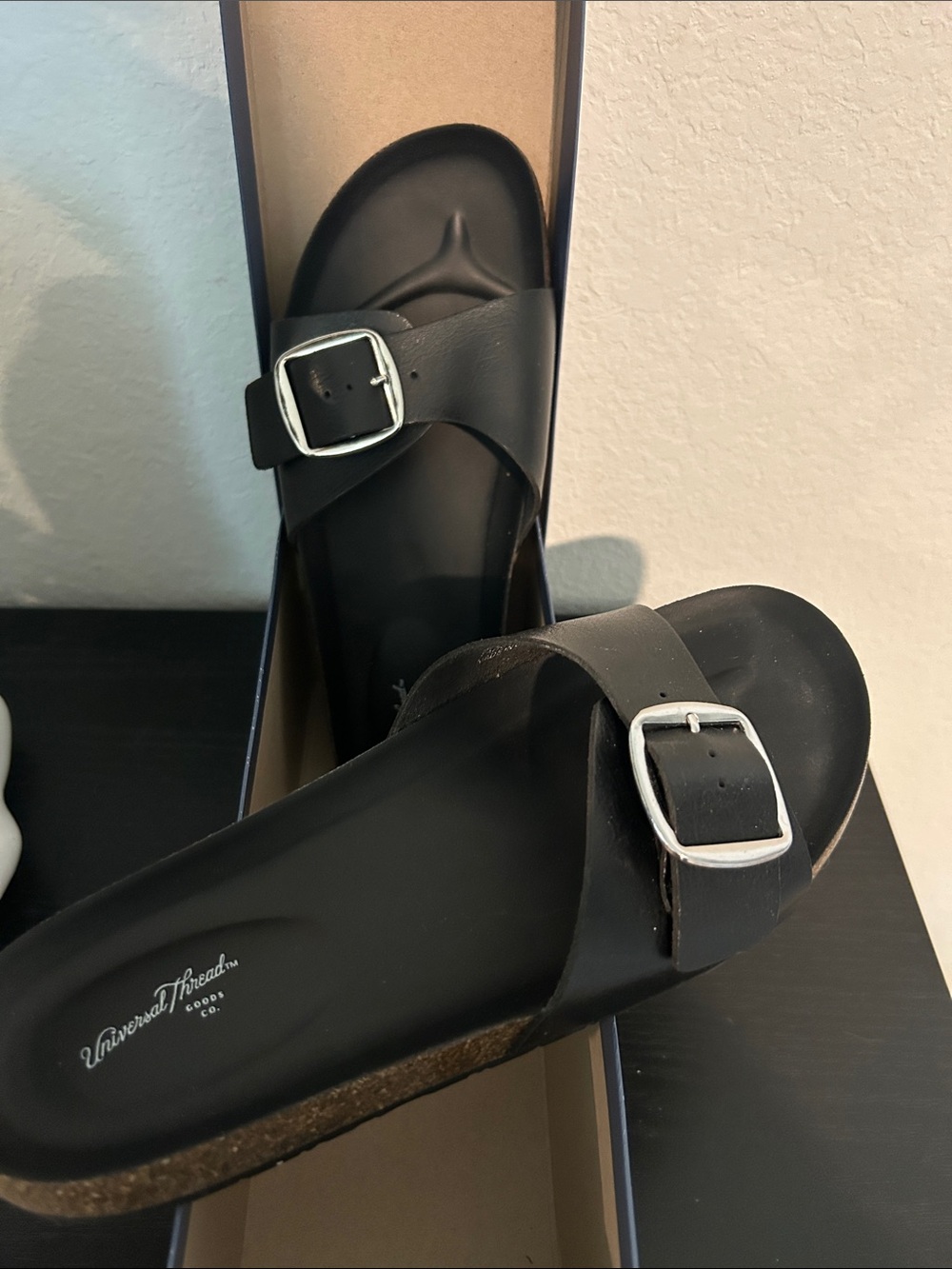 Universal Thread Black Single Buckle Slide Sandals